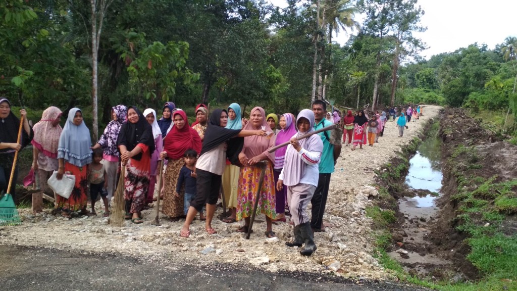 Pelaksanaan Gotong Royong Bersama Desa Amarabu